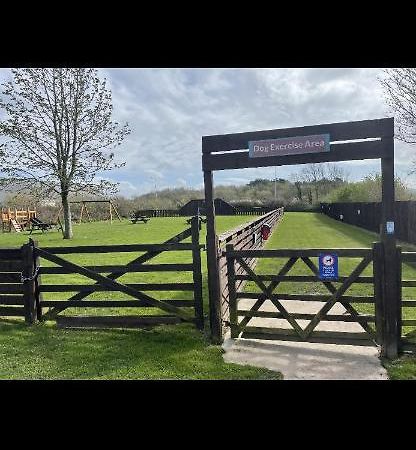 Tarka Holiday Park Ashford  Exterior foto