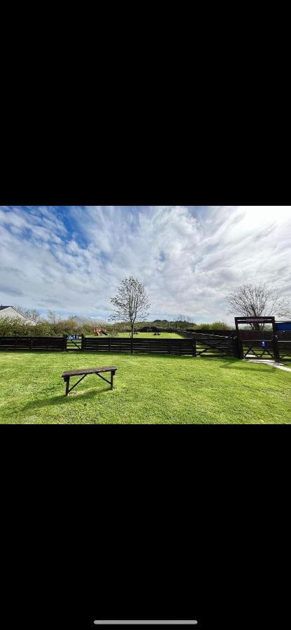 Tarka Holiday Park Ashford  Exterior foto
